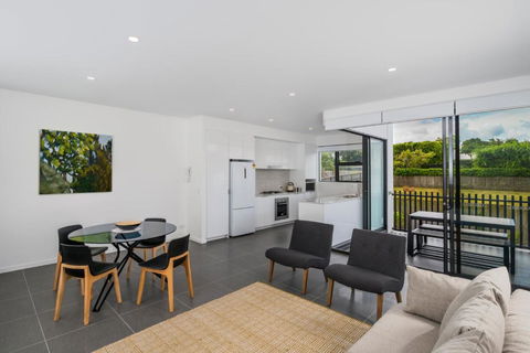 Oxford Steps - Executive 2BR Bulimba Apartment Across From The Park On Oxford St - VIC Tourism 1