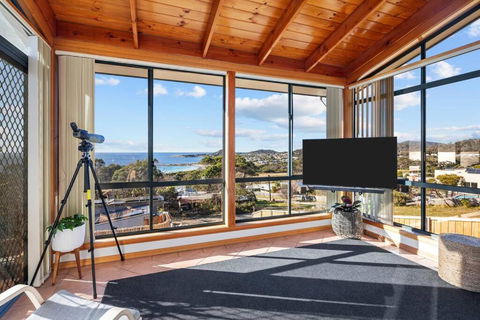 Ocean View Beach House - VIC Tourism 1