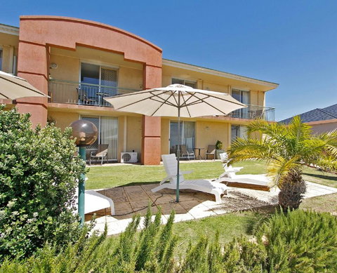 Ocean View Motel - VIC Tourism 1