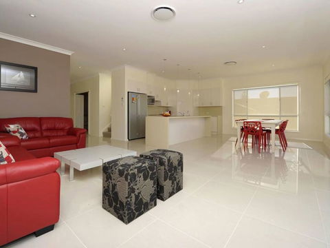 Ocean View Oasis At Fingal Bay - VIC Tourism 3