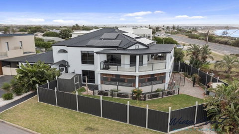Ocean Views And Vineyards By Wine Coast Holiday Rentals - VIC Tourism 0