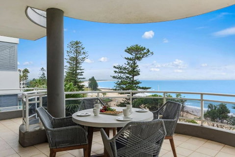 Ocean Vista Escape - A Lofty Beachfront Penthouse - VIC Tourism 1