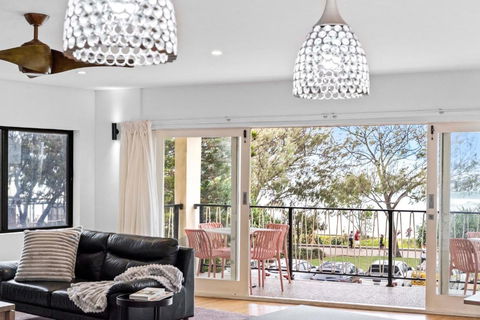 Oceanfront Apartments In Surfers Paradise At Driftwood - Privately Managed - Pet Friendly - VIC Tourism 3