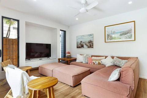 Oceanic-Pet Friendly Townhouse 8min To Mooloolaba - VIC Tourism 1