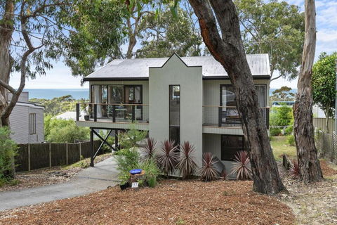 Oceans Course - VIC Tourism 1