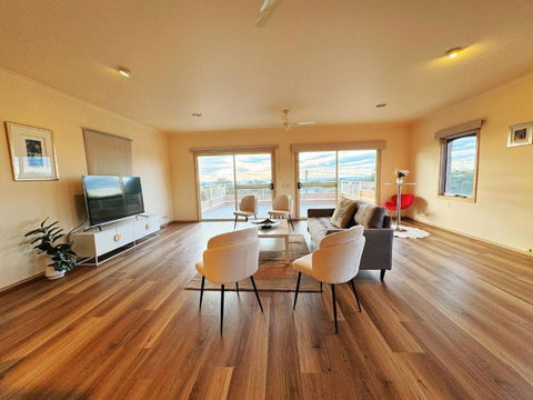Oceanview 4B2B Two-story House With Big Balcony! - VIC Tourism 0