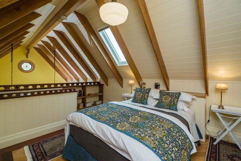 Old Bank Boutique Hotel - VIC Tourism 1