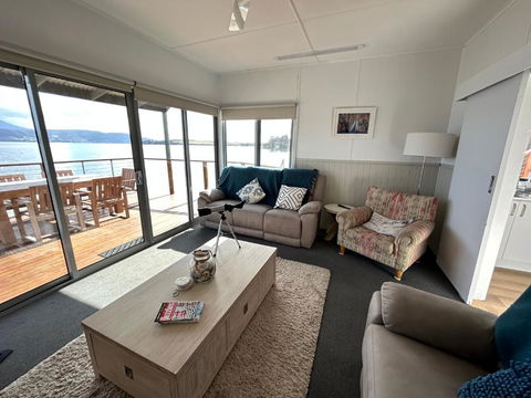 On The Waters Edge - VIC Tourism 2