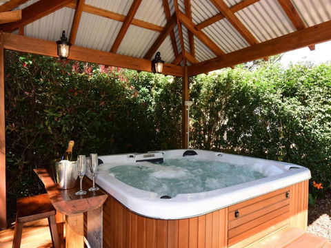 Orange Blossom Retreat - VIC Tourism 1