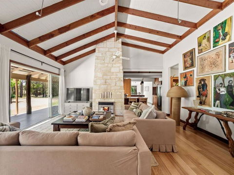 Orchard Homestead Countryside Retreat - VIC Tourism 0