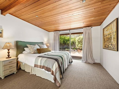 Orchard Homestead Countryside Retreat - VIC Tourism 1