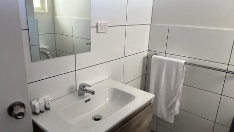OUYEN MOTEL - VIC Tourism 3