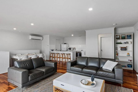 One Merino Panoramic Beach House Modern Sleeps 10 - VIC Tourism 2