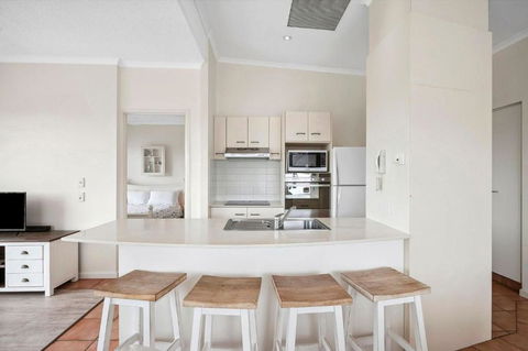 Ocean View Unit With Private Rooftop - VIC Tourism 3