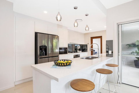 Park Avenue Luxe Townhouse Brand New Sleeps 9 - VIC Tourism 3