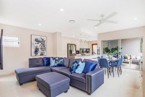 Park Avenue Luxe Townhouse Brand New Sleeps 9 - VIC Tourism 1