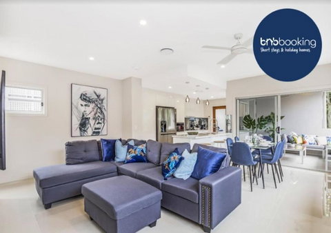 Park Avenue Luxe Townhouse Brand New Sleeps 9 - VIC Tourism 0