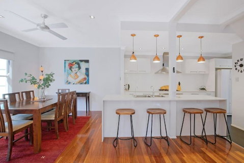 Paddington Cottage - A Classic Queenslander Stay - VIC Tourism 3