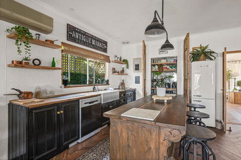 Palm Tree Cottage - Aldinga Beach - C21 SouthCoast Holidays - VIC Tourism 2