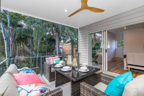Park Avenue Townhouse Retreat Brisbane Sleeps 10 - VIC Tourism 2