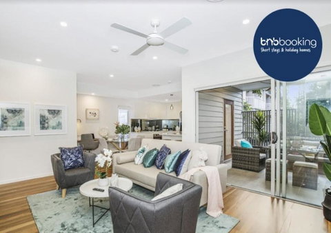 Park Avenue Townhouse Retreat Brisbane Sleeps 10 - VIC Tourism 0