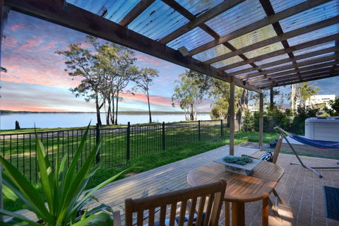 Parkway Lakehouse - VIC Tourism 0