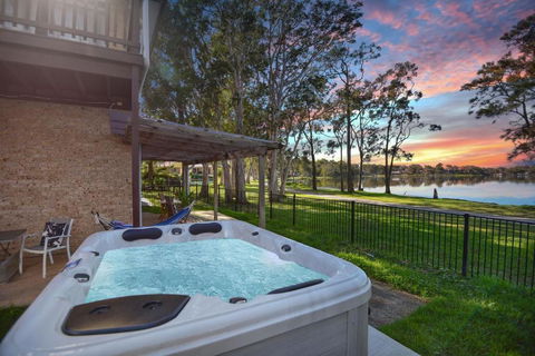Parkway Lakehouse - VIC Tourism 1