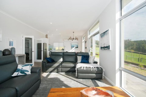 Peaceful Ridge Resort - VIC Tourism 3