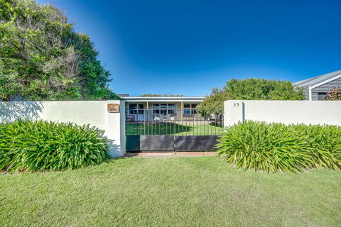 Peaceful Seaside Cottage - VIC Tourism 0