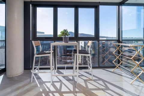 Perfectly Located 1BR BA Apartment - VIC Tourism 1