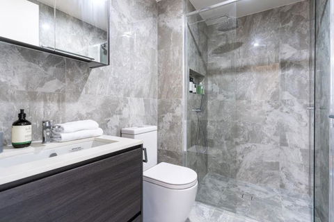 Perfectly Located 1BR BA Apartment - VIC Tourism 3