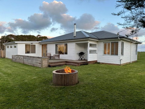 PepperTree Farm Stay - VIC Tourism 0
