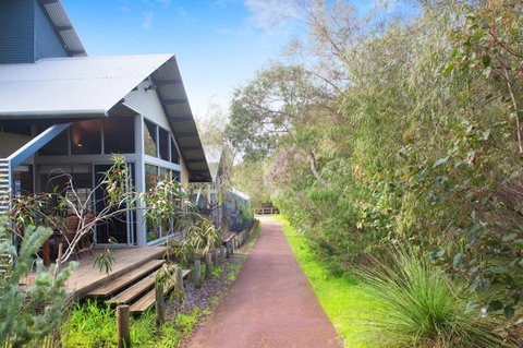 PEPPY TREE HOUSE - VIC Tourism 1