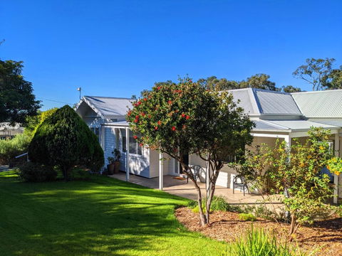 Perfect Location For Yarra Valley Dandenong Ranges - VIC Tourism 0