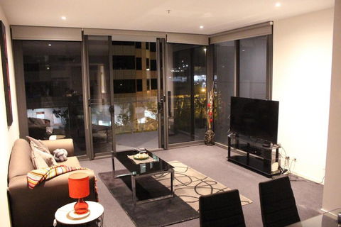 Perfectly Located Modern Apartment - Canberra CBD - VIC Tourism 1