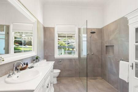 Pet Friendly Family Home In Brisbane - Relocations And Family Stays - Fast Internet - Parking - Netflix - VIC Tourism 2