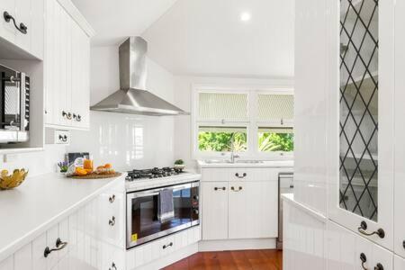 Pet Friendly Family Home In Brisbane - Relocations And Family Stays - Fast Internet - Parking - Netflix - VIC Tourism 3