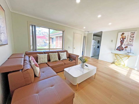Pet-Friendly Retreat 2BR Ringwood Prime Location - VIC Tourism 3