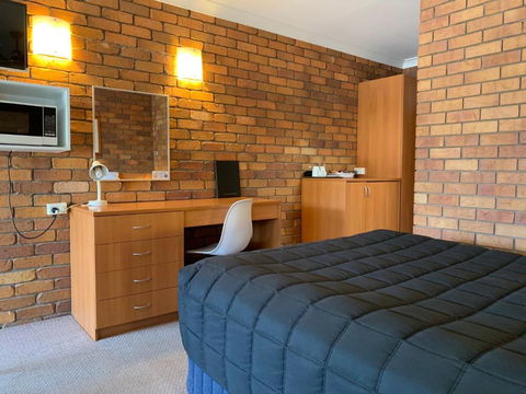 Peter Allen Motor Inn - VIC Tourism 0