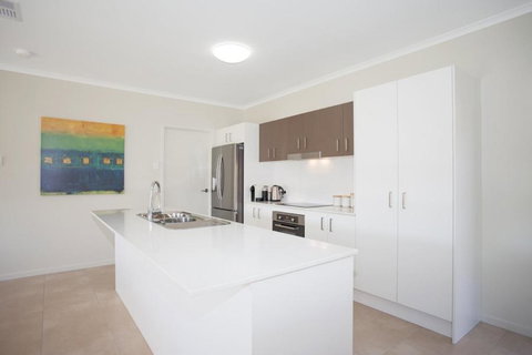 Petrie Beach Holiday Home - VIC Tourism 3