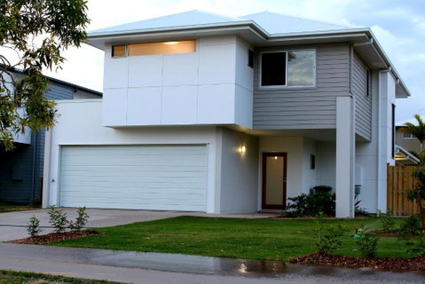 Petrie Beach Holiday Home - VIC Tourism 0