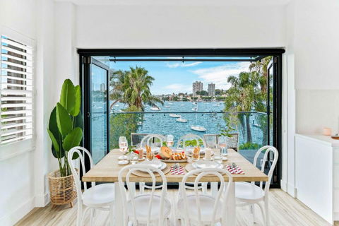 Phoenix At Palm View Collective - VIC Tourism 2