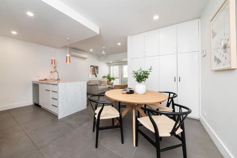 Piccolo By The Beach - VIC Tourism 1