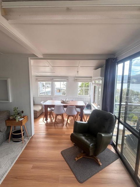 Pine Cottage - VIC Tourism 0