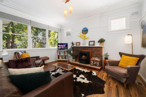 Pine Lodge - VIC Tourism 1