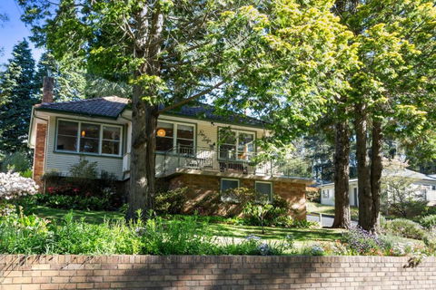 Pine Lodge - VIC Tourism 0