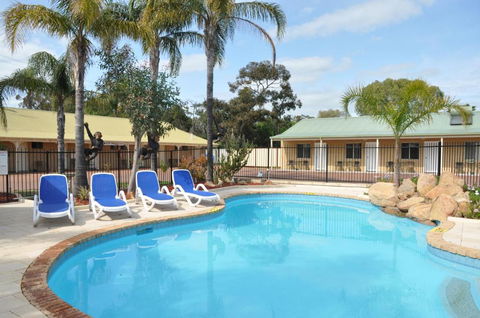 Pinjarra Resort - VIC Tourism 0