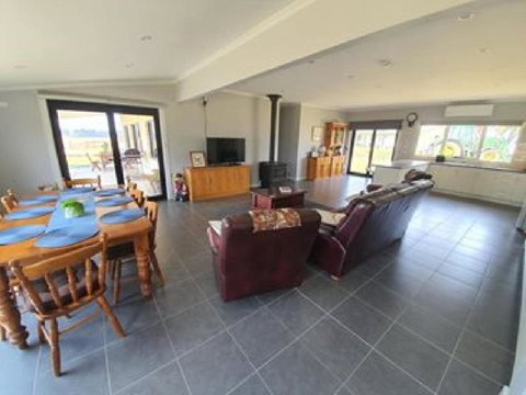 Pleasant Hill BnB - VIC Tourism 3