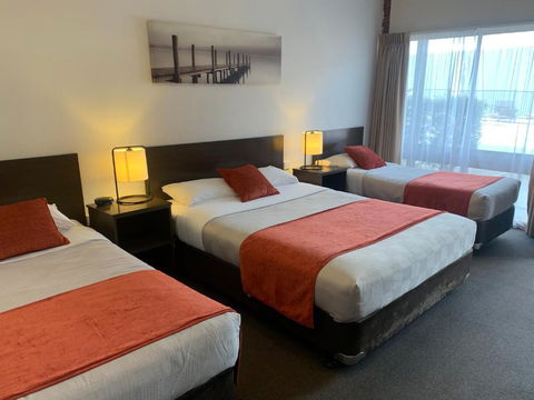 Ploughmans Motor Inn - VIC Tourism 0