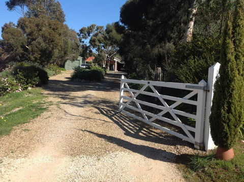 Port Elliot Rural Retreat - VIC Tourism 0